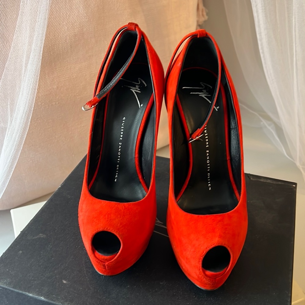 GIUSEPPE ZANOTTI RED SUEDE PUMP